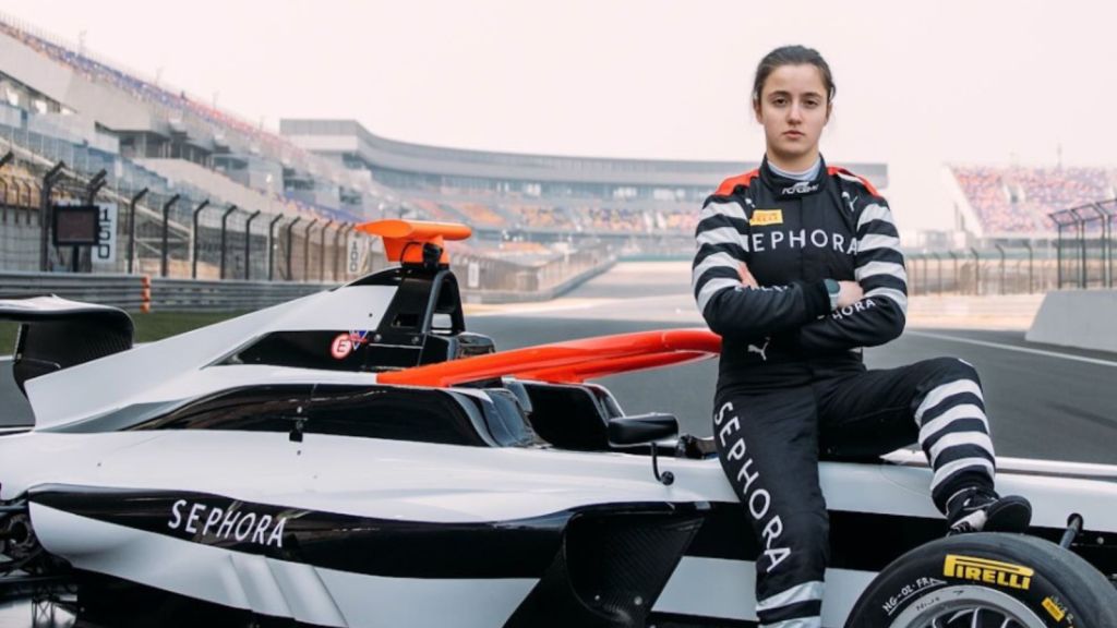 Sephora irrumpe en la F1 Academy y rompe el mito: ni la velocidad es “de chicos” ni la belleza es “de&nbsp;chicas”